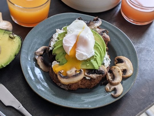 Avocado toast aux champignons de Paris Avocado toast aux champignons de Paris