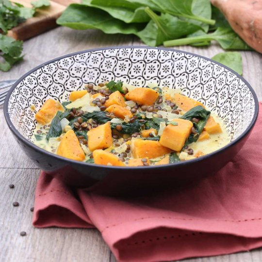 Notre dahl de lentilles, patate douce et épinards Notre dahl de lentilles, patate douce et épinards