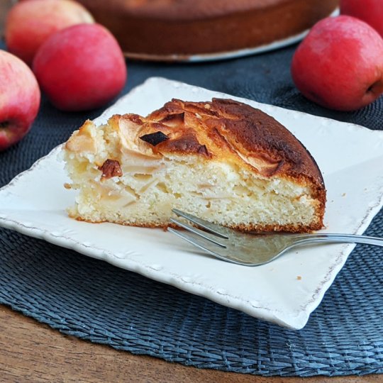 Moelleux aux pommes et poudre d'amande