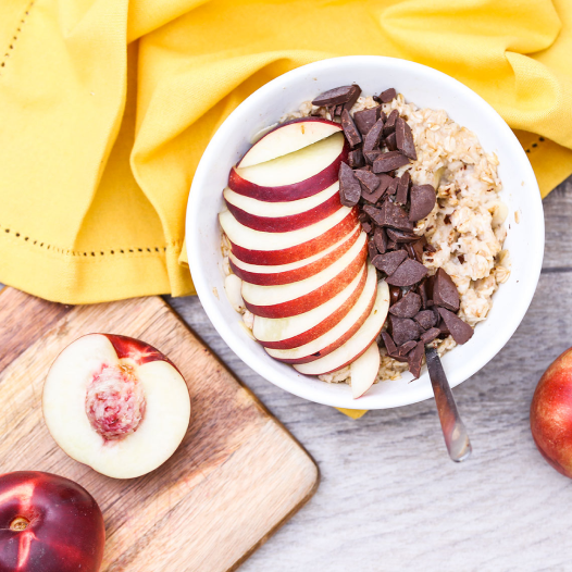 Petit dej' estival : porridge aux nectarines & chocolat Petit dej' estival : porridge aux nectarines & chocolat