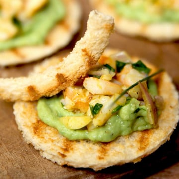 Bouchées à l’avocat et crevettes épicées