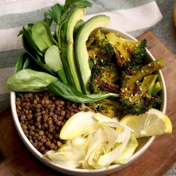 Bowl lentilles, avocat, endives et brocoli Bowl lentilles, avocat, endives et brocoli