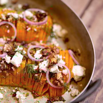 Butternut rôtie à l’ail, feta et noix ! Butternut rôtie à l’ail, feta et noix !