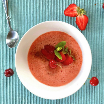 Gaspacho de melon, fraises et cerises au basilic Gaspacho de melon, fraises et cerises au basilic