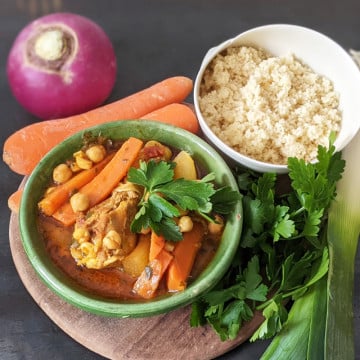 Poulet épicé façon couscous au poireau, carottes et navets