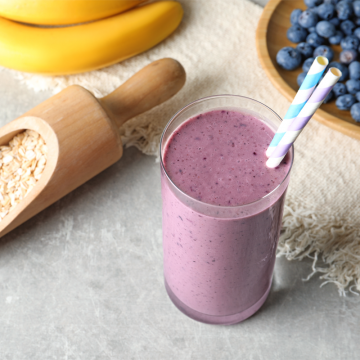 Un onctueux smoothie banane & myrtilles