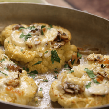 Tranches de chou-fleur gratinées aux champignons