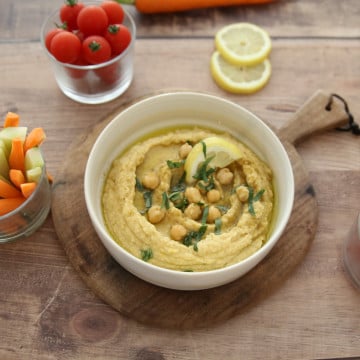 Pour l'apéro : houmous maison & crudités ! Pour l'apéro : houmous maison & crudités !