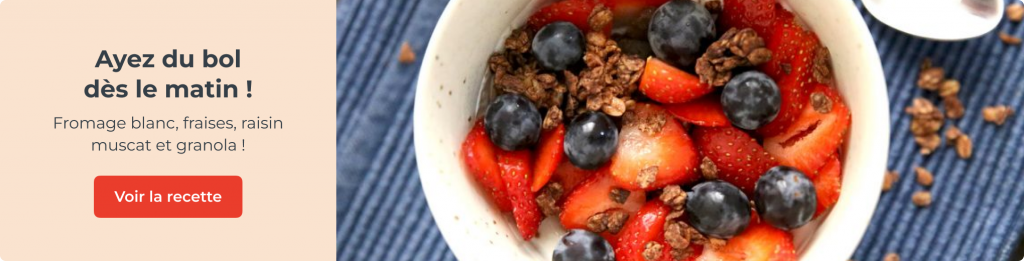 Ayez du bol dès le matin ! Fromage blanc, fraises, raisin muscat et granola !
