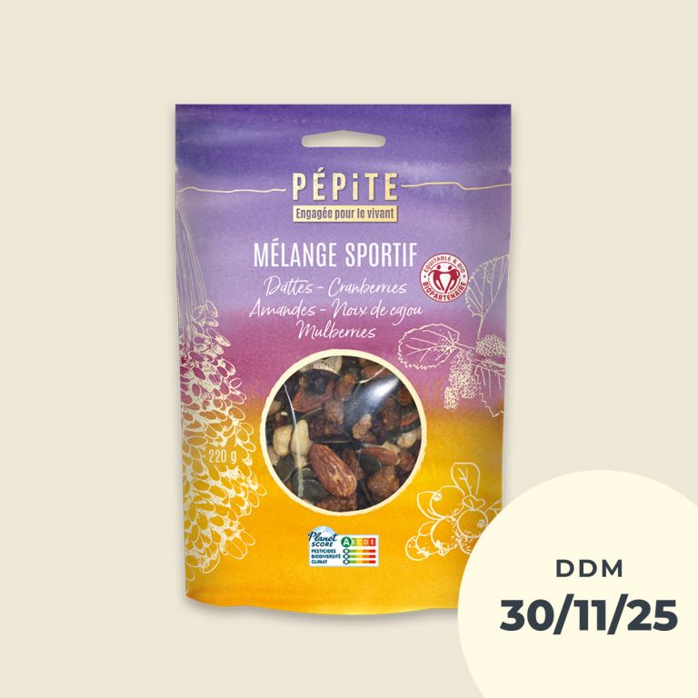 Mélange de fruits secs sportif - amandes, noix de cajou, dattes, cranberries et mulberries bio